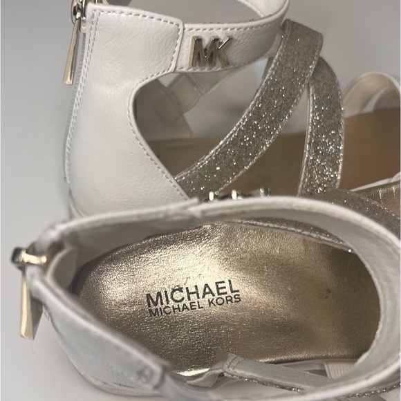 Micheal Kors kids sandals - Picture 5 of 5